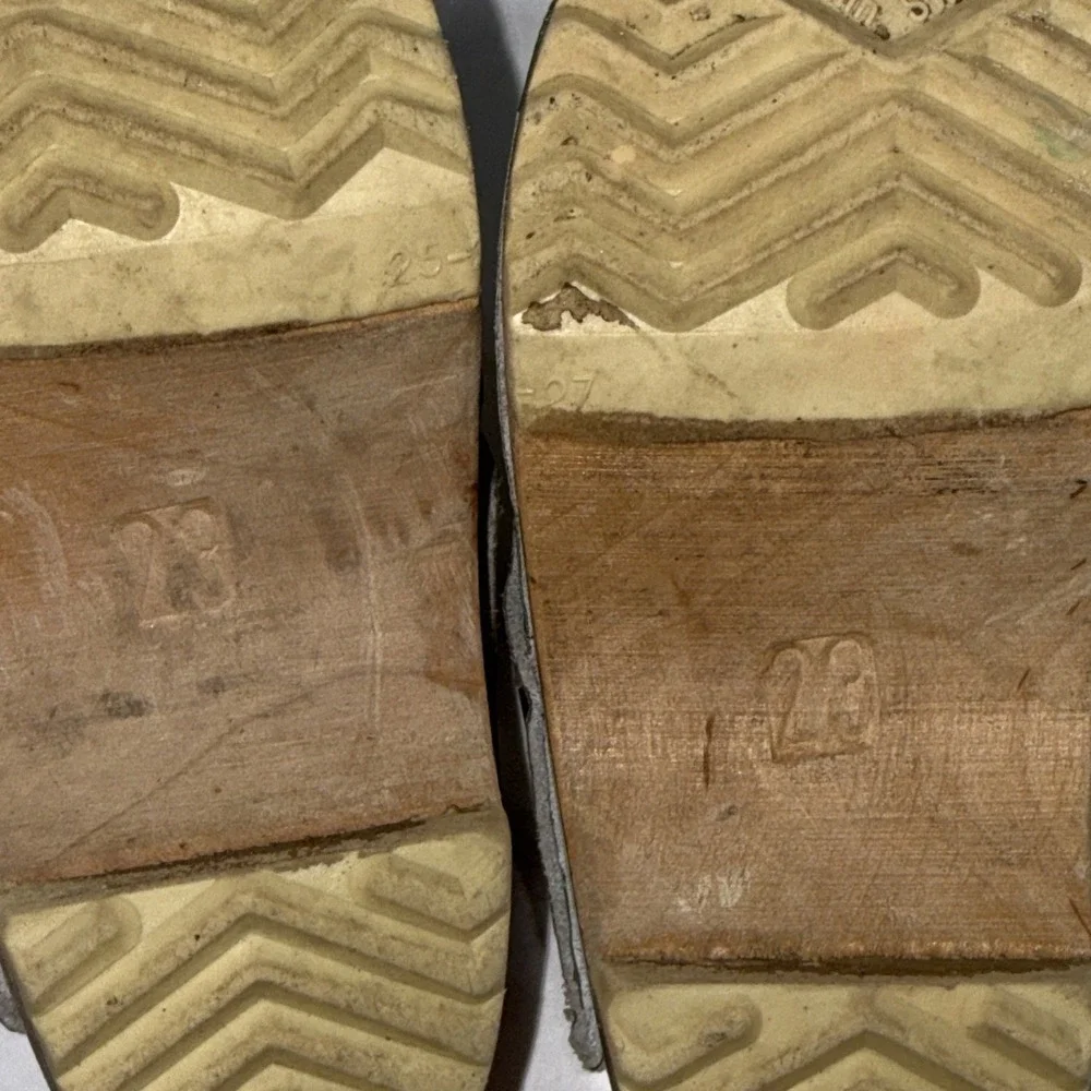 Sven Girls Swedish Made Gold‎ Metallic Leather Heart Wooden Bottom Clogs Size 23